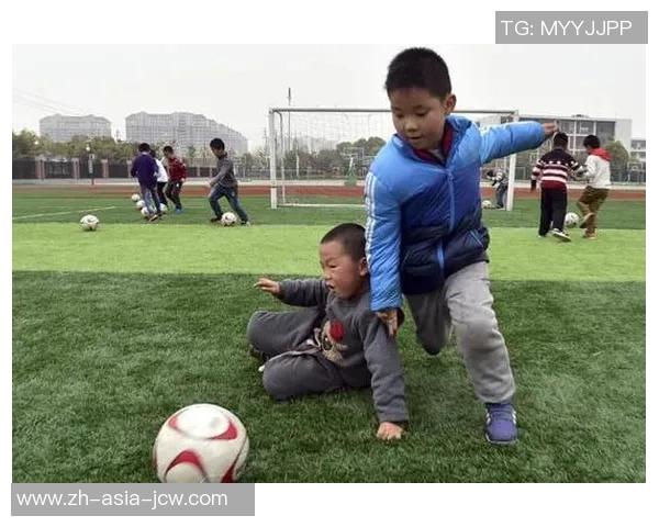 足球比赛中意外事故腿部骨折视频引发观众热议与反思